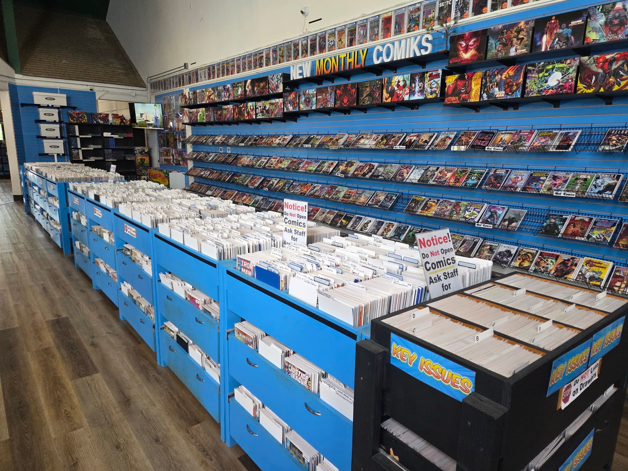 Comic wall and browsing bins at Comiks The Gathering